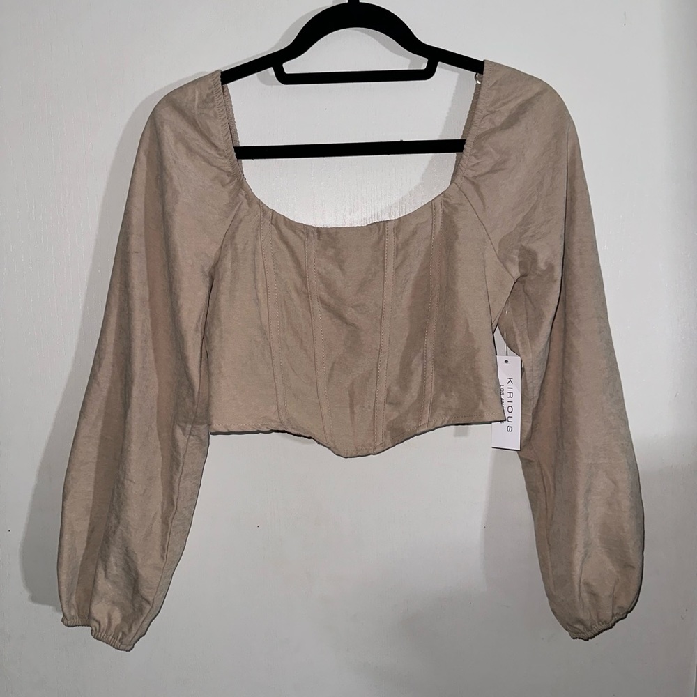 NWT Puffy sleeve beige crop top